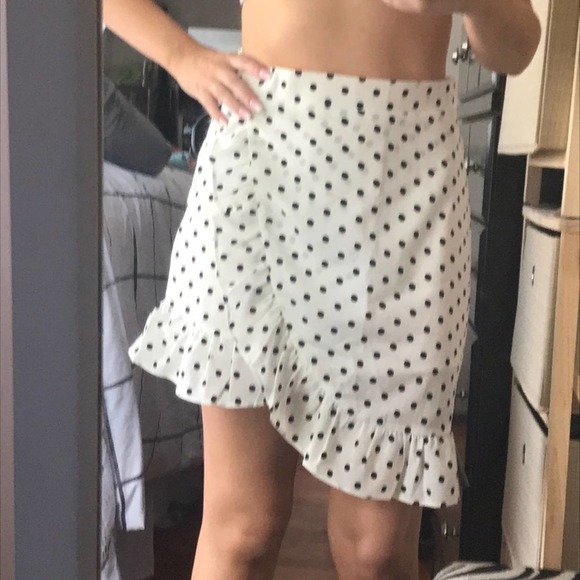 Polkadot ruffle asymmetrical white skirt - Picture 1 of 4